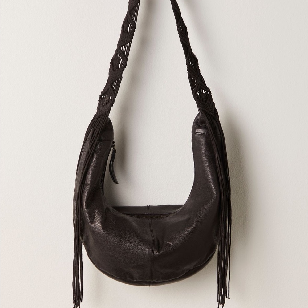 FINN FRINGED SLING BAG BLACK